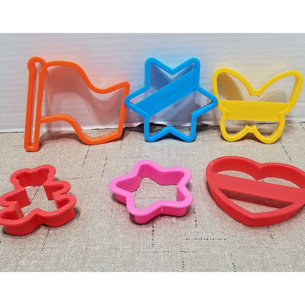 Wilton Vintage Cookie Cutters Lot of 6 Plastic Flag Star Butterfly Heart Bear